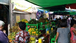 ボギョック・アウンサン・マーケット Bogyoke Aung Sann Market ヤンゴン yangon お土産 観光