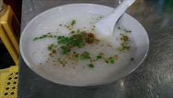 ヤンゴン お粥 おかゆ おすすめ おいしい 胃に優しい 晩ご飯 ディナー 軽い食事 写真 photo porridge